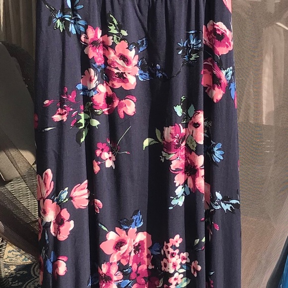 Band of Gypsies Navy Floral maxi-pockets-eyelet - Picture 2 of 7